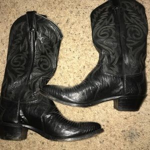 Justin women’s cowgirl boots.